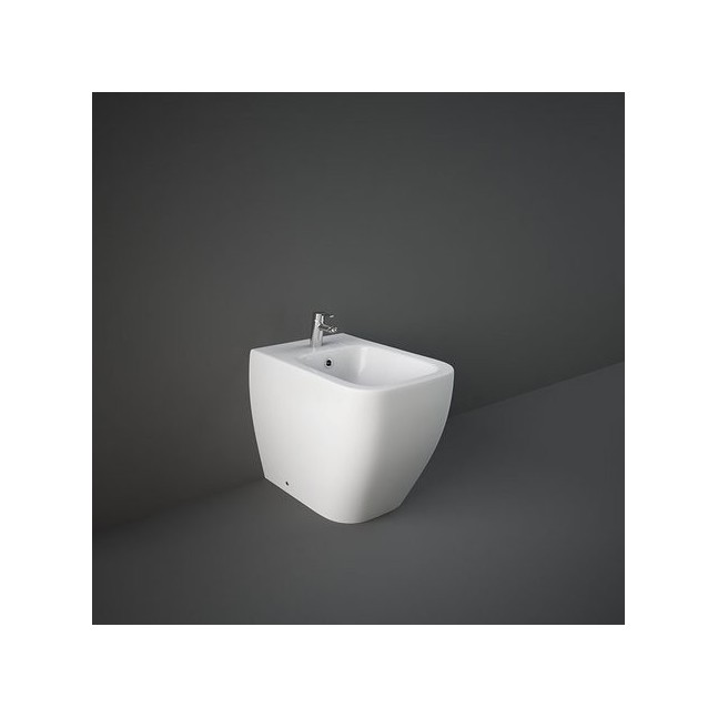 Bidet filomuro della collezione Metropolitan di RAK Ceramics