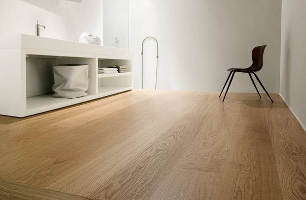 Bagno con parquet