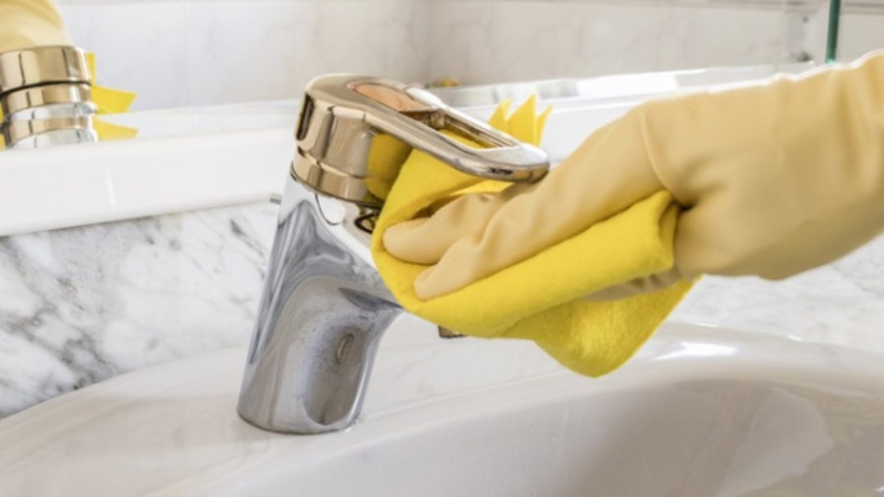 Come pulire i rubinetti del bagno - Bagnolandia