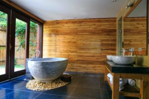 Bagno in stile moderno e rustico
